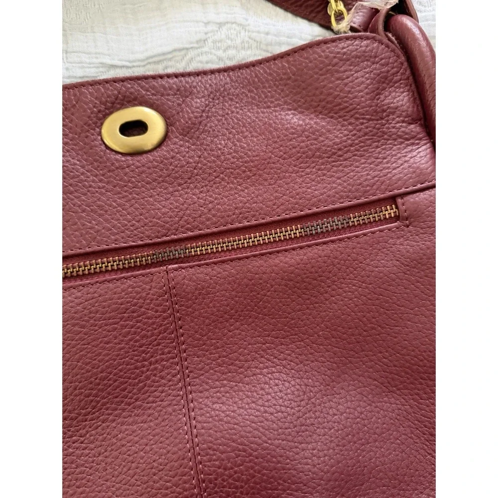 J.W.‎ Hulme Co. Womens Burgundy Leather Inner Pockets Crossbody Bag Editor
